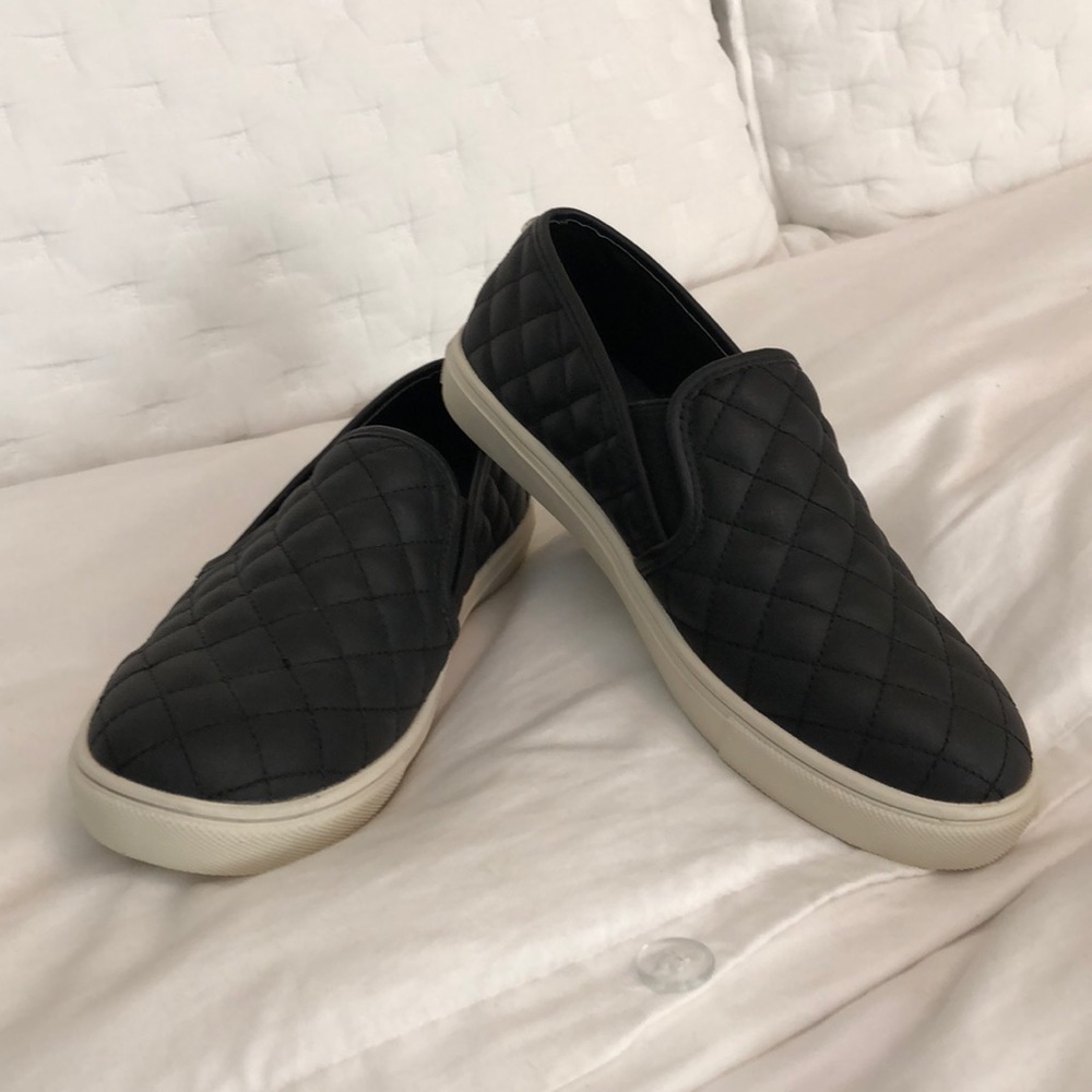 *Steve Madden Black Sneakers NEW - size 8.5